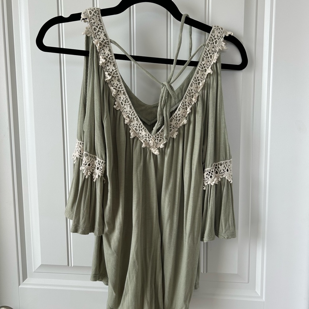 Elegant Sage Green Lace Blouse - Picture 4 of 4